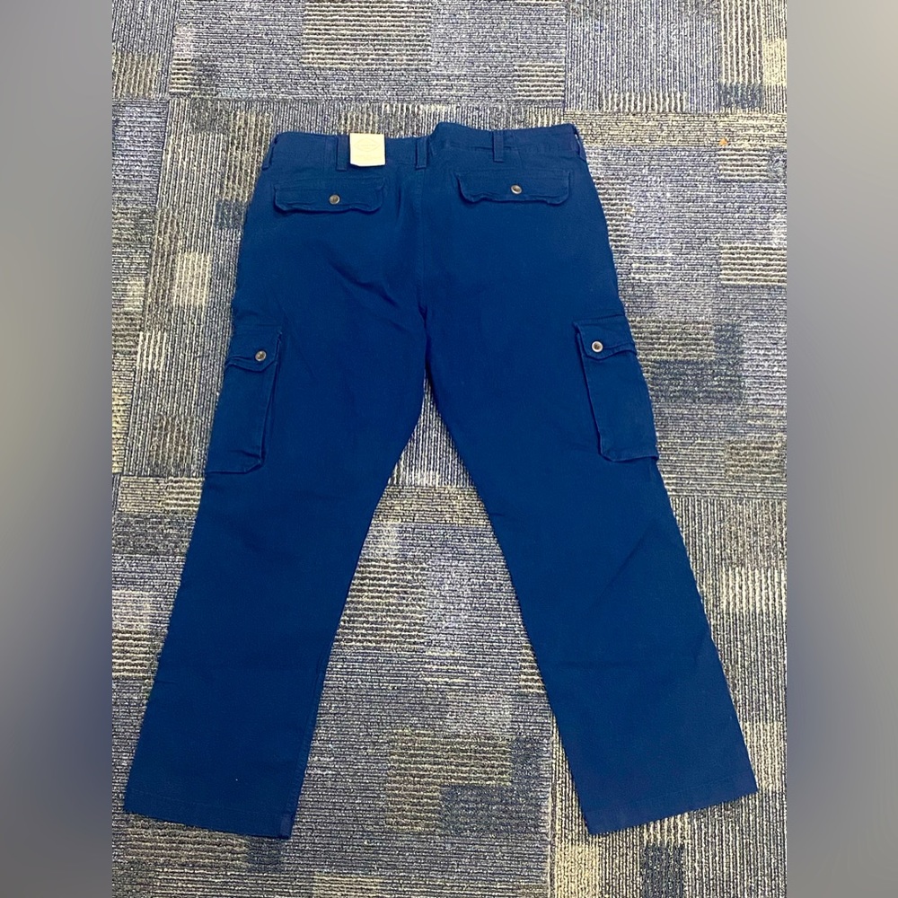 St. John’s Bay straight fit navy cargo pants. 38x29 NWT